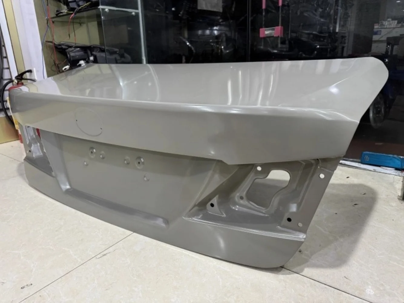 Moldura de maletero sin pintar para Toyota Crown 2015-2018 - imagen 3