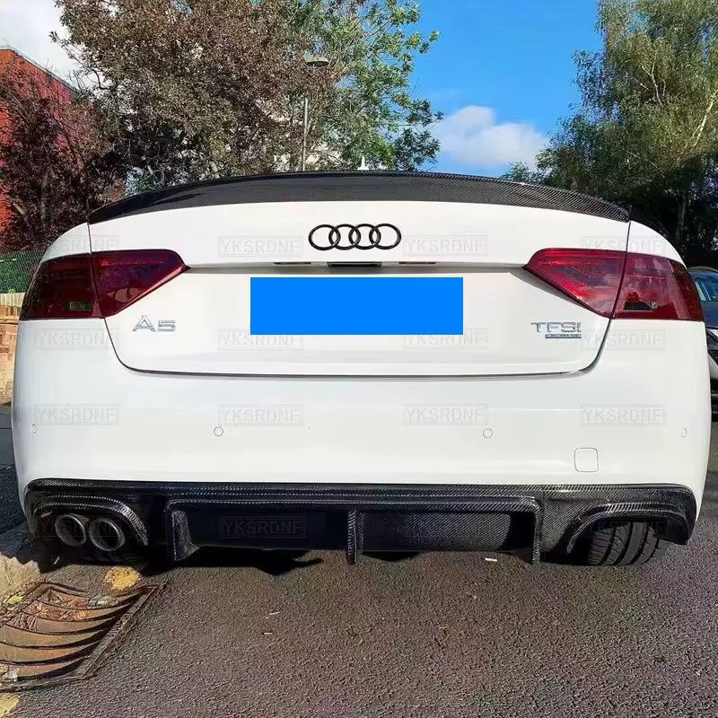 Alerón trasero de fibra de carbono instalado en Audi A5 Coupé