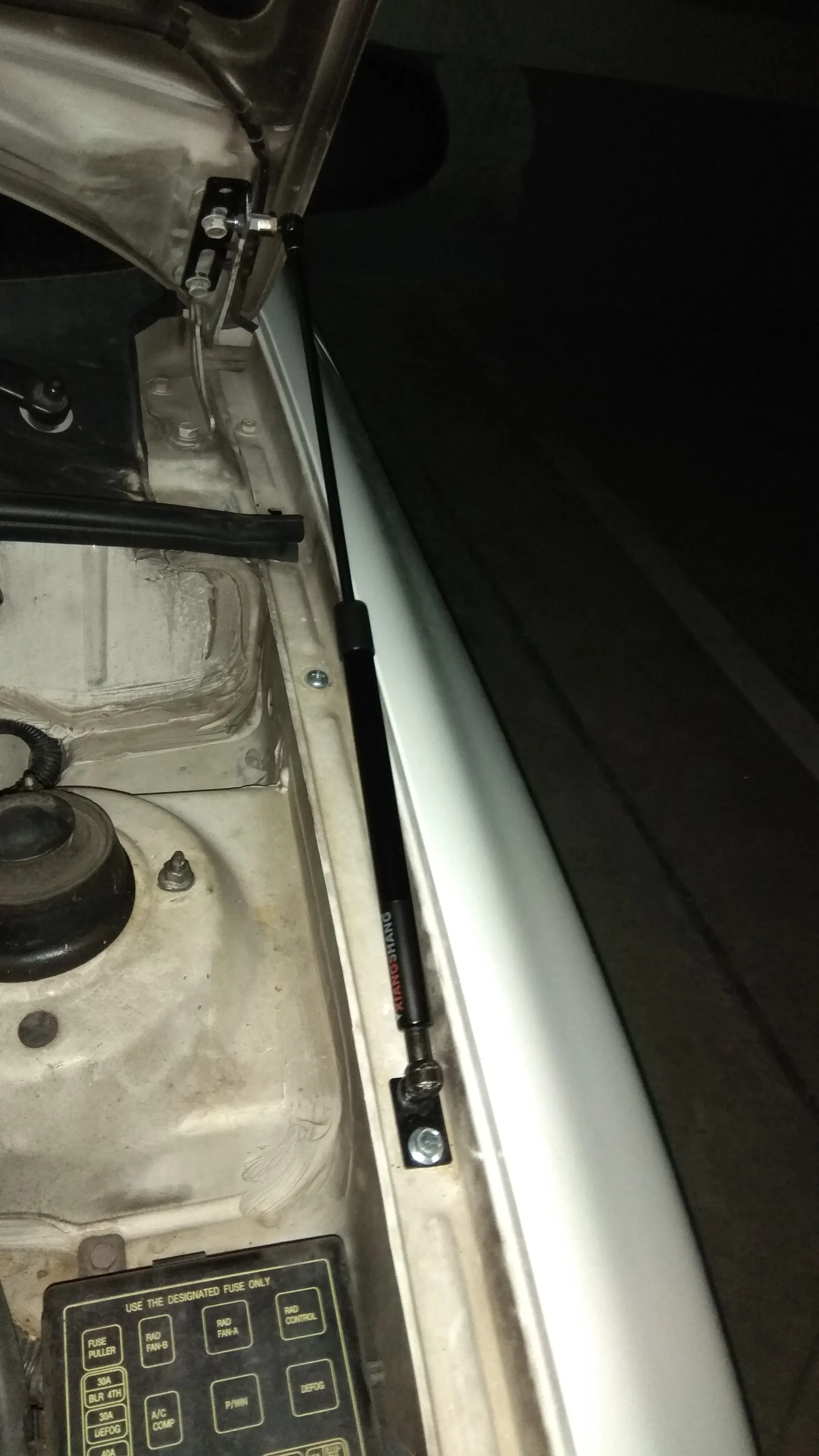 Puntales de capó reforzados para Daewoo Lanos T100 1997-2002