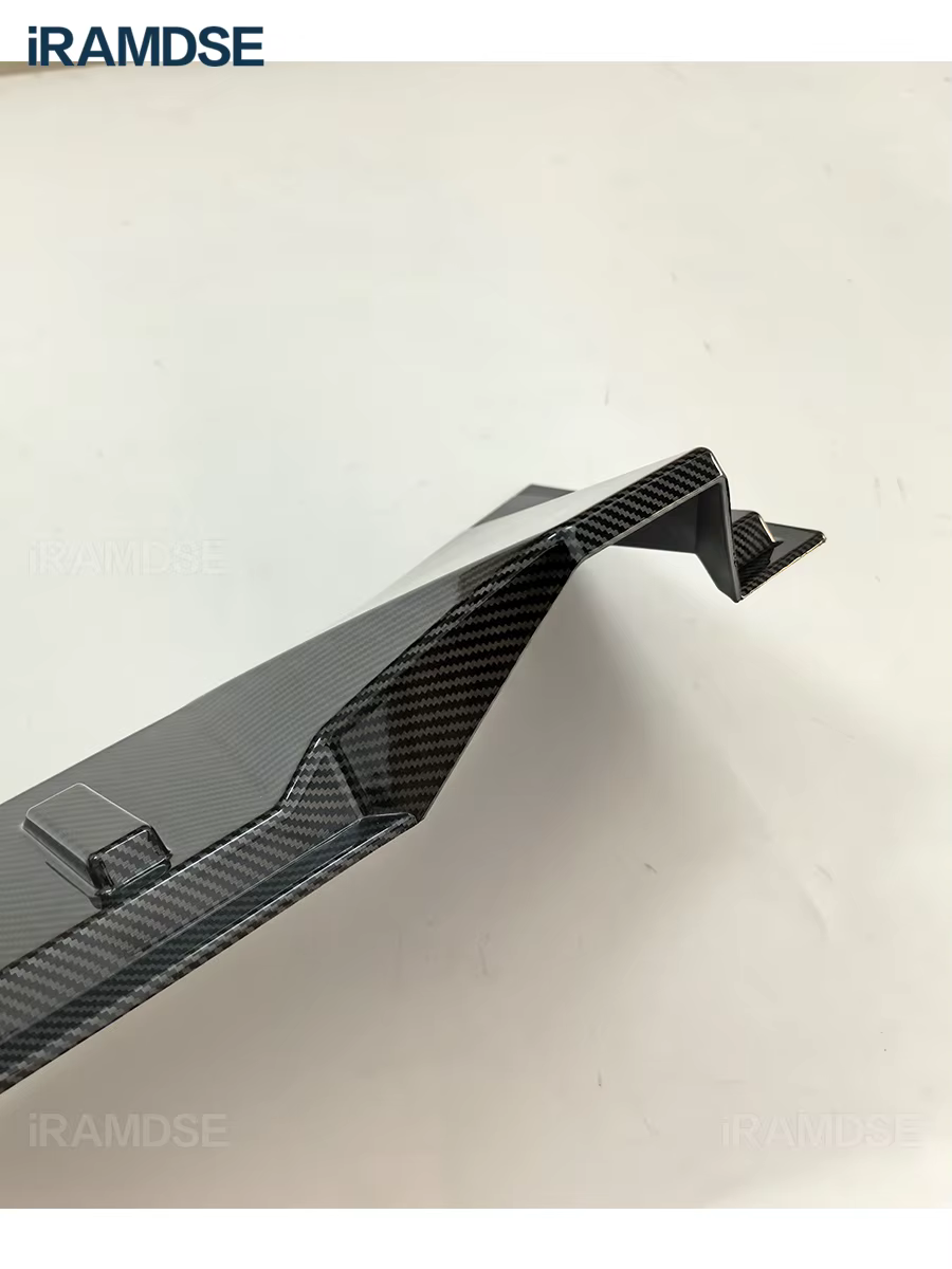 Alerón negro para personalización exterior del vehículo
