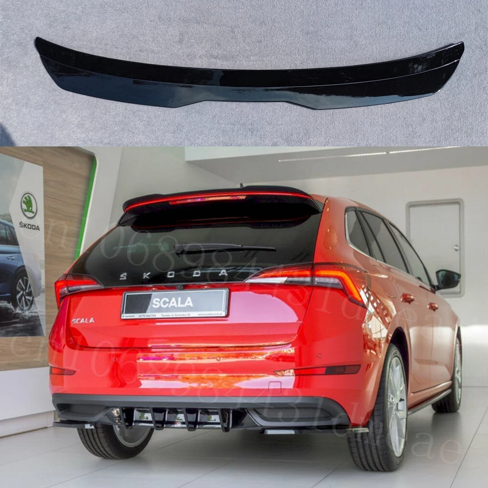 Alerón trasero negro brillante instalado en un SKODA Scala
