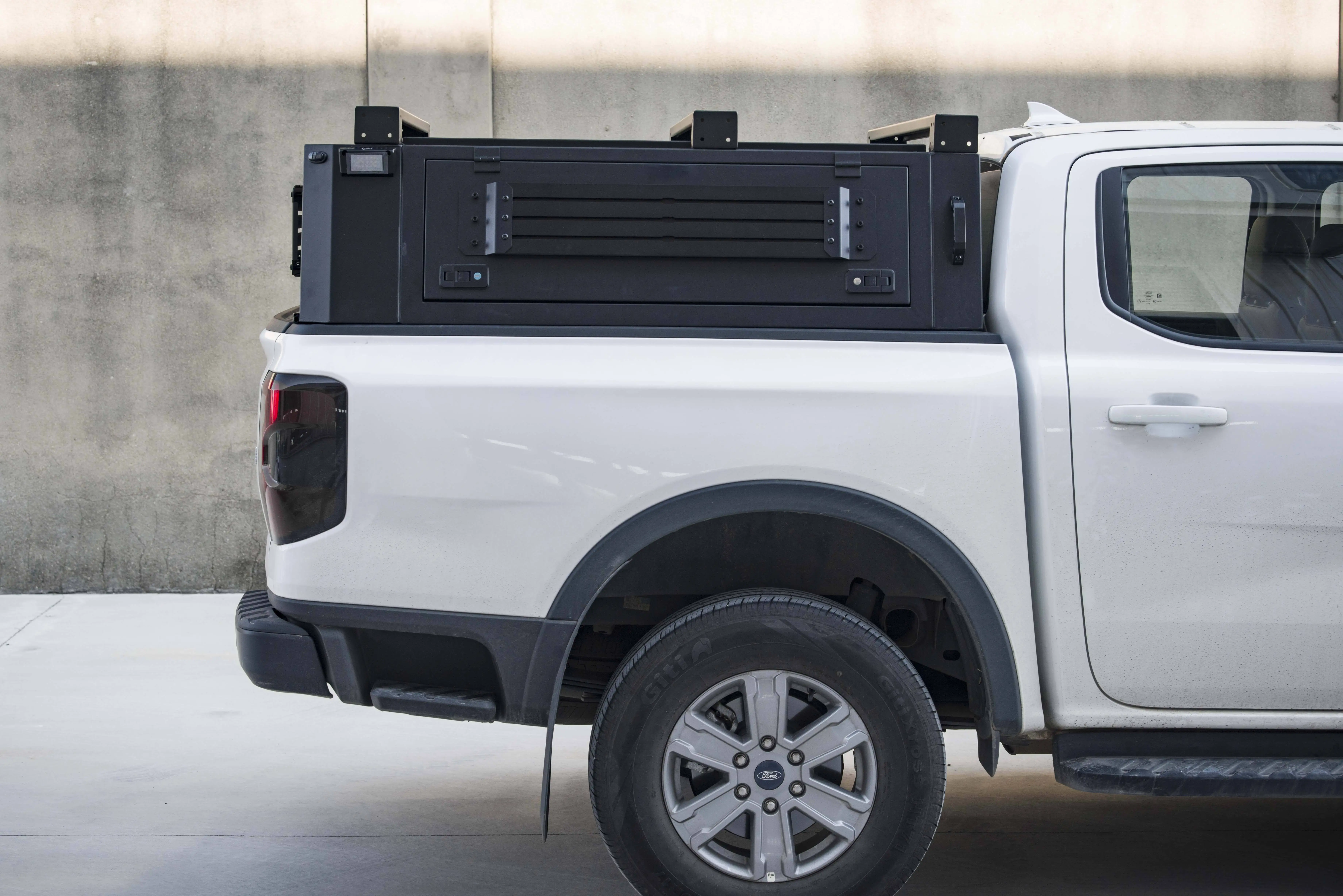 MN-Steel tapa dura estanca de aluminio con bloqueo para camioneta - imagen 2