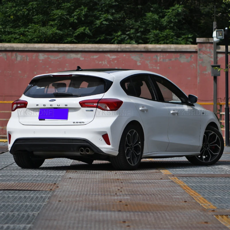 Alerón trasero ABS negro brillante Ford Focus Hatchback 2019-2021 - imagen 3