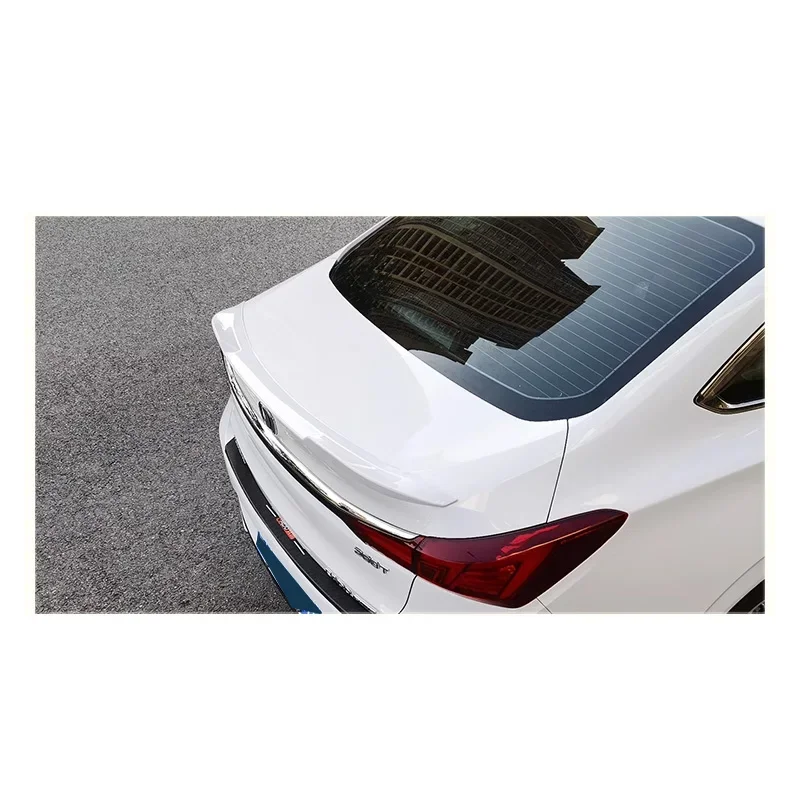Detalle del accesorio de aleta trasera para automóvil