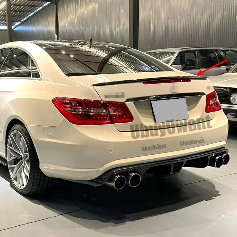 Ángulo trasero del spoiler instalado