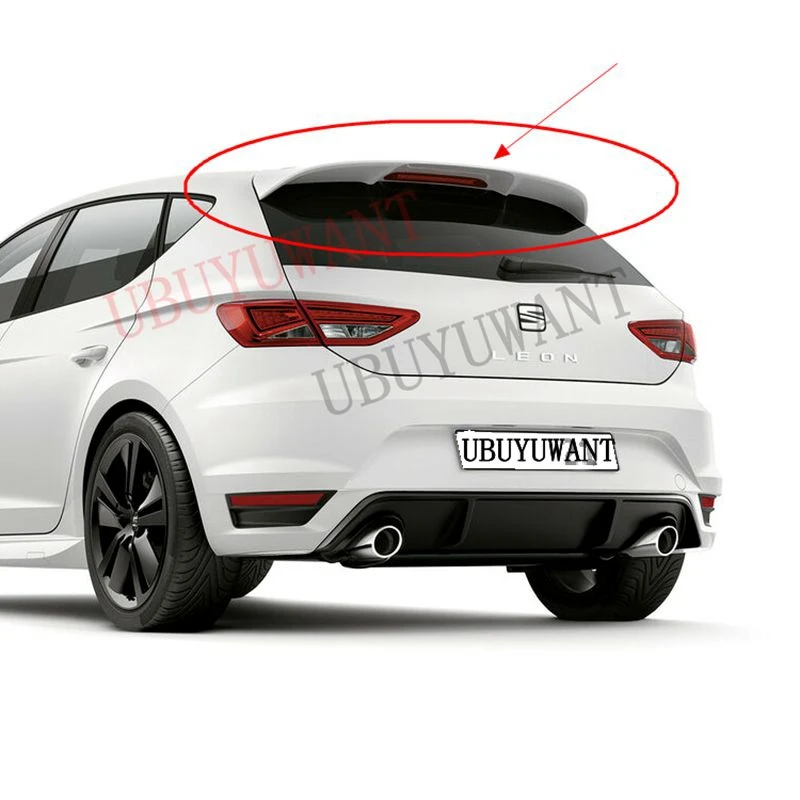 Alerón UBUYUWANT visto desde atrás en Seat Leon
