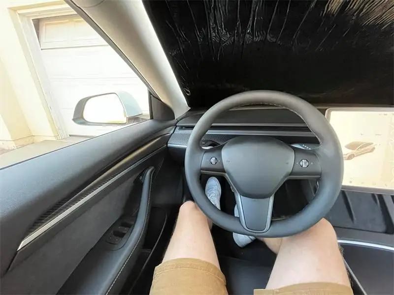 Ajuste de la tira en el salpicadero de Tesla Model Y