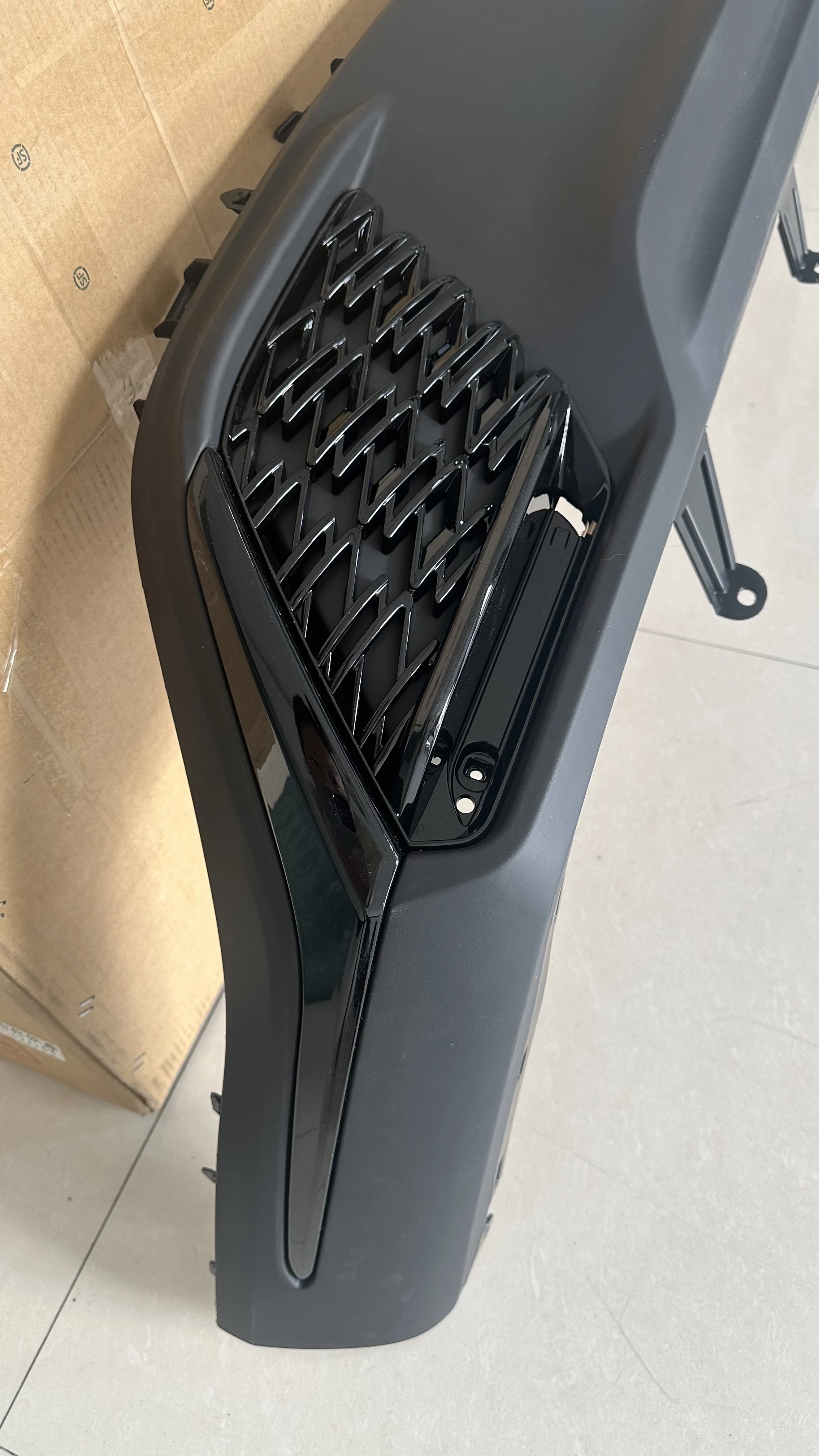 Labio parachoques trasero carbono deportivo Lexus RX 2023-2025 - imagen 2