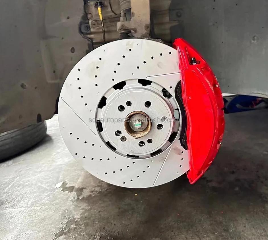 Pinza de freno multipistón delante y simple detrás – AMG C63 - imagen 5