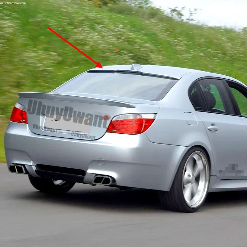 Alerón de techo instalado en un BMW E60