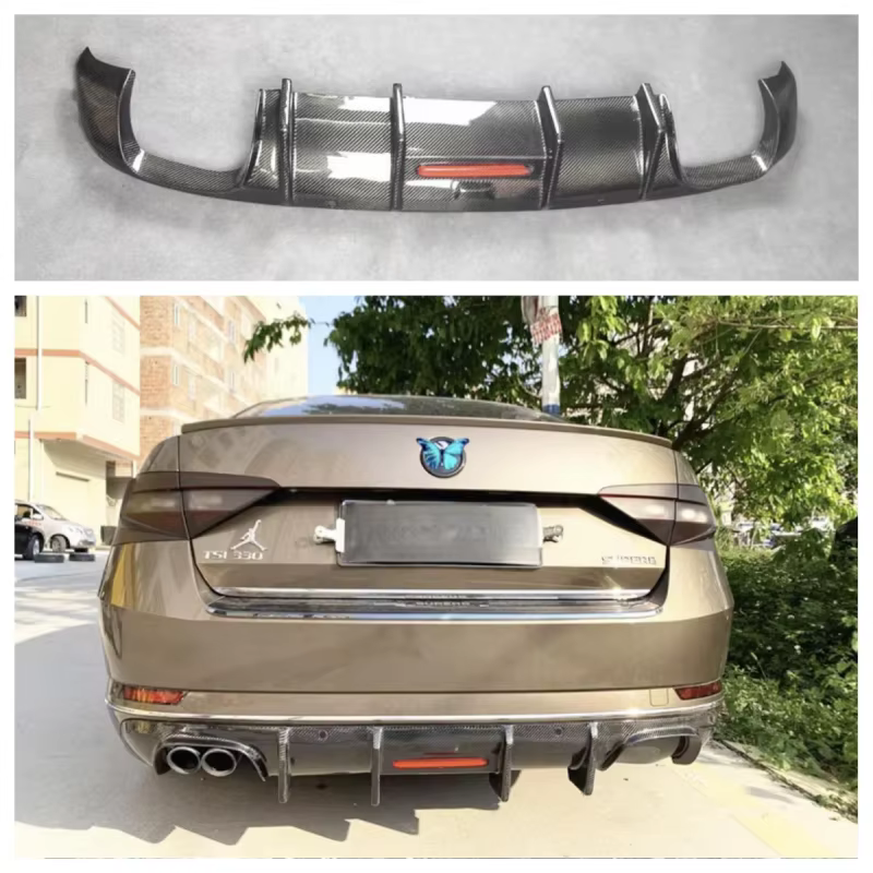 Labio trasero fibra de carbono con difusor LED Skoda Superb 2015-2019