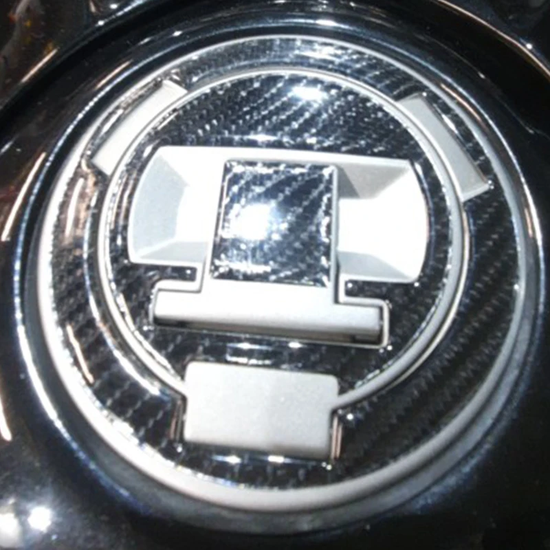 Tapa de llenado en fibra de carbono para BMW: R1200GS, F800GS, F650GS - imagen 2
