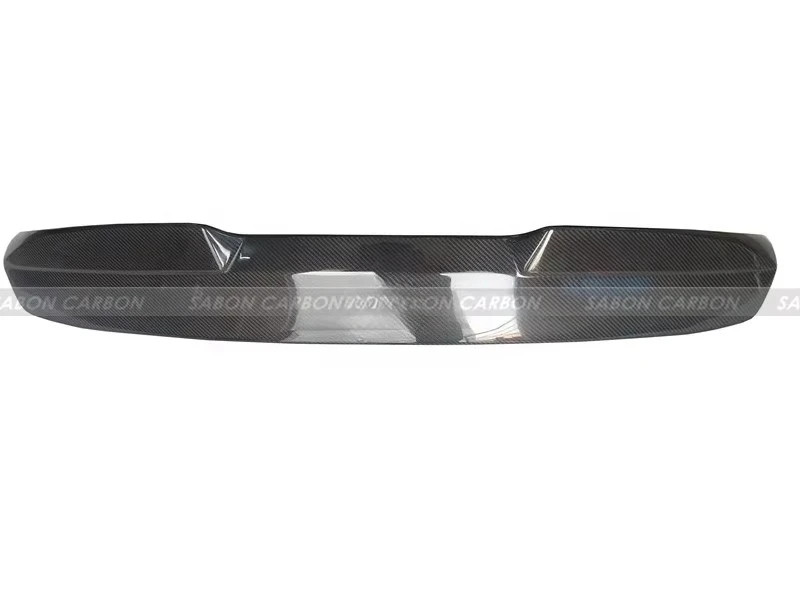 Alerón trasero de fibra de carbono instalado en BMW F87 M2 Competition