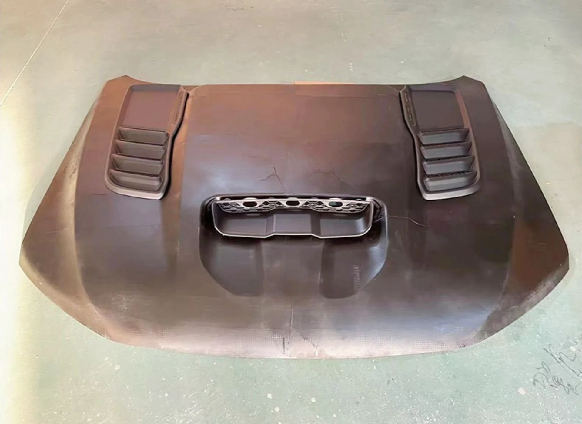Vista frontal del kit de carrocería para POER