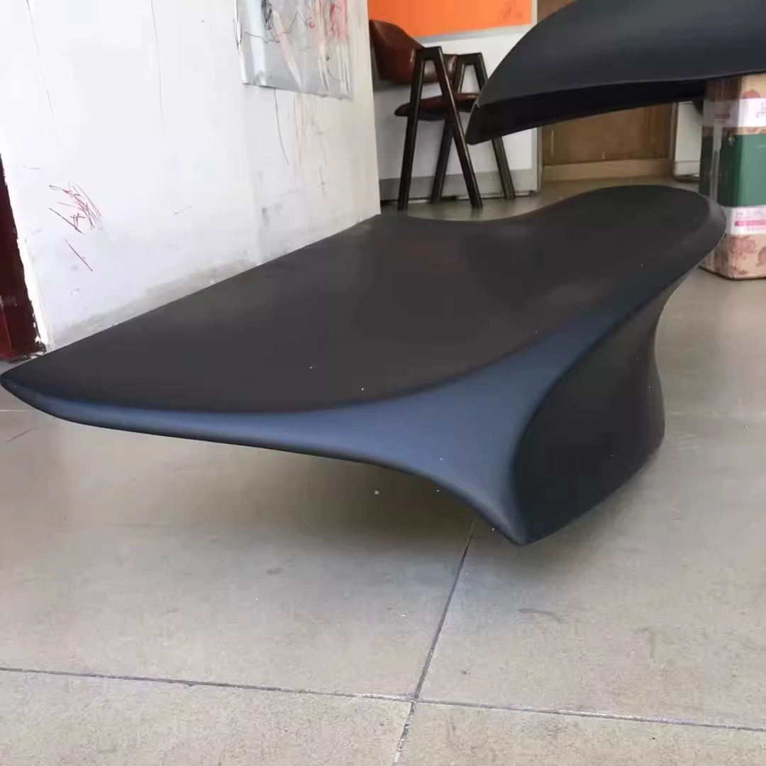 Diseño lateral y elementos exteriores del conjunto