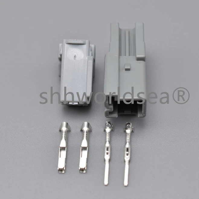 Detalle del conector eléctrico automotriz