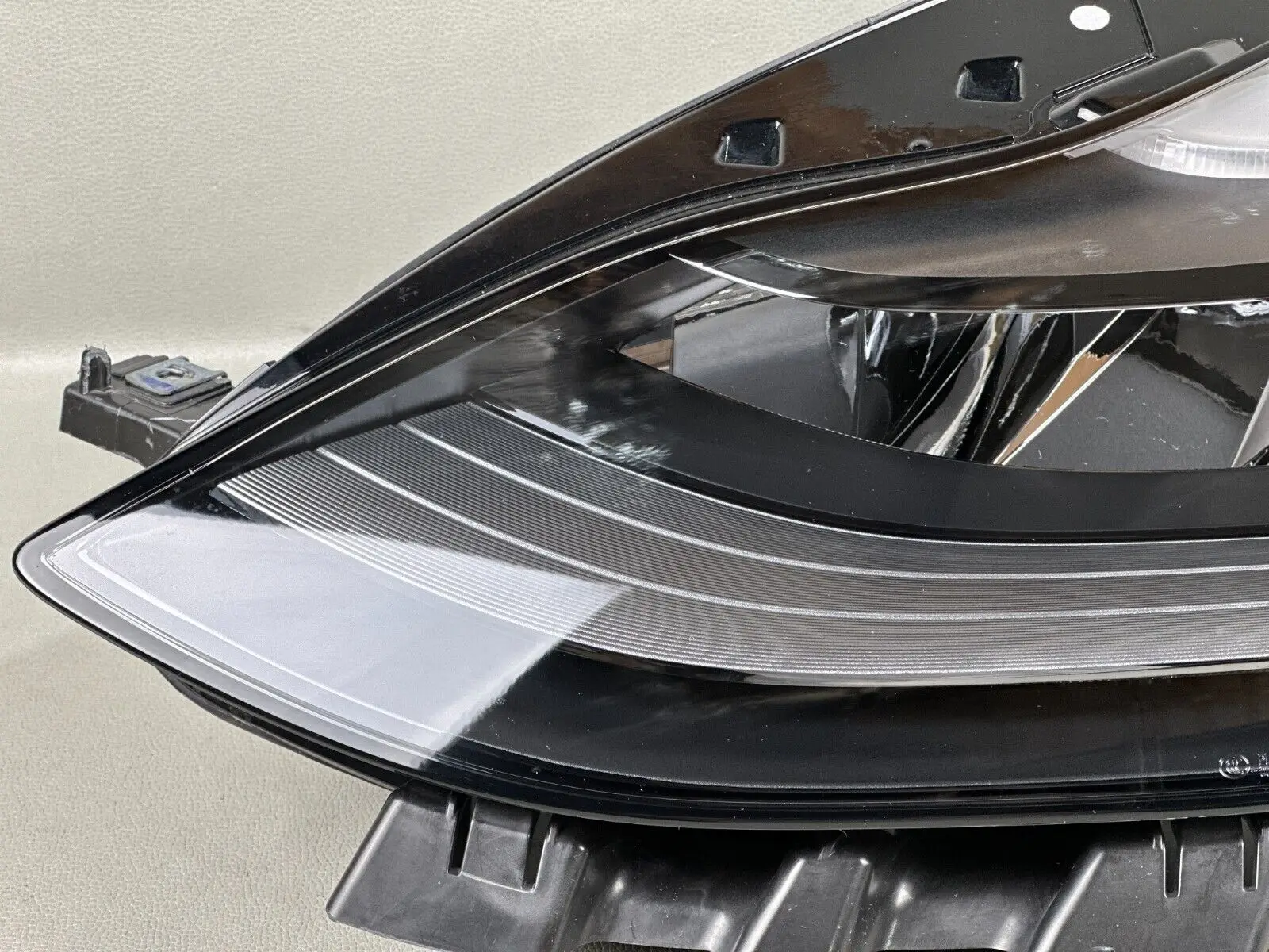 Intermitente delantero Tesla Model 3/Y 2021-2023 – Ref. 151495200C - imagen 4
