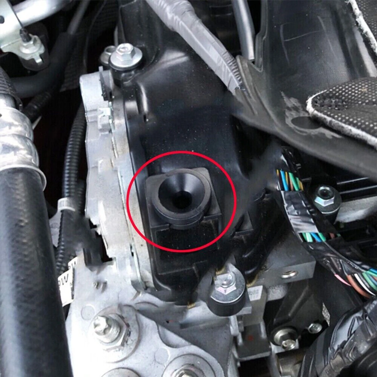 P30110238 Ojal de goma para cubierta superior del motor – Mazda - imagen 5