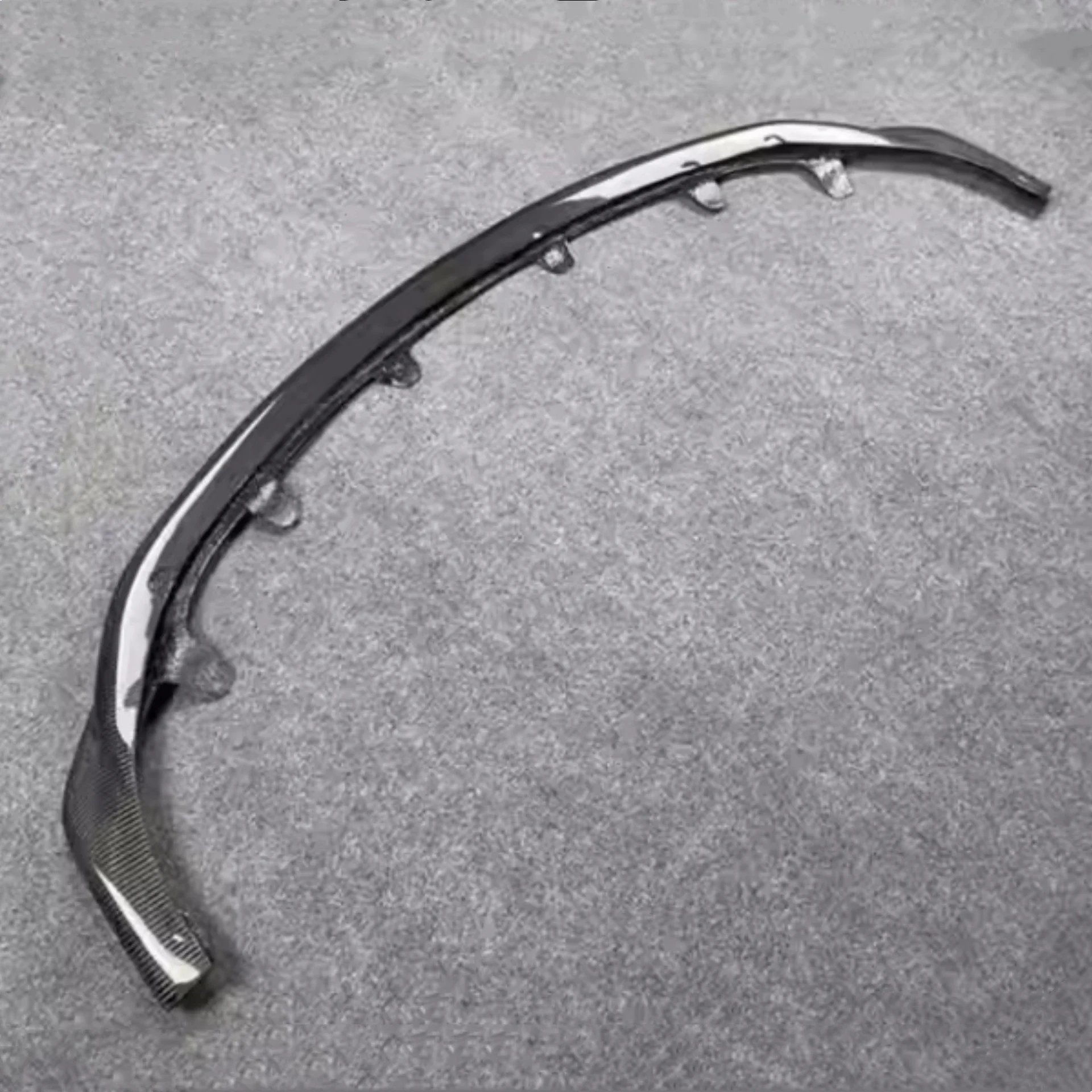 Labio delantero fibra de carbono Lexus RC200T/RC300 – Alerón