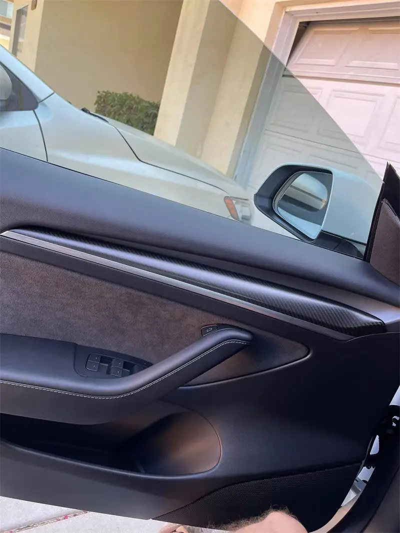 Vista general de la tira de fibra de carbono para Tesla
