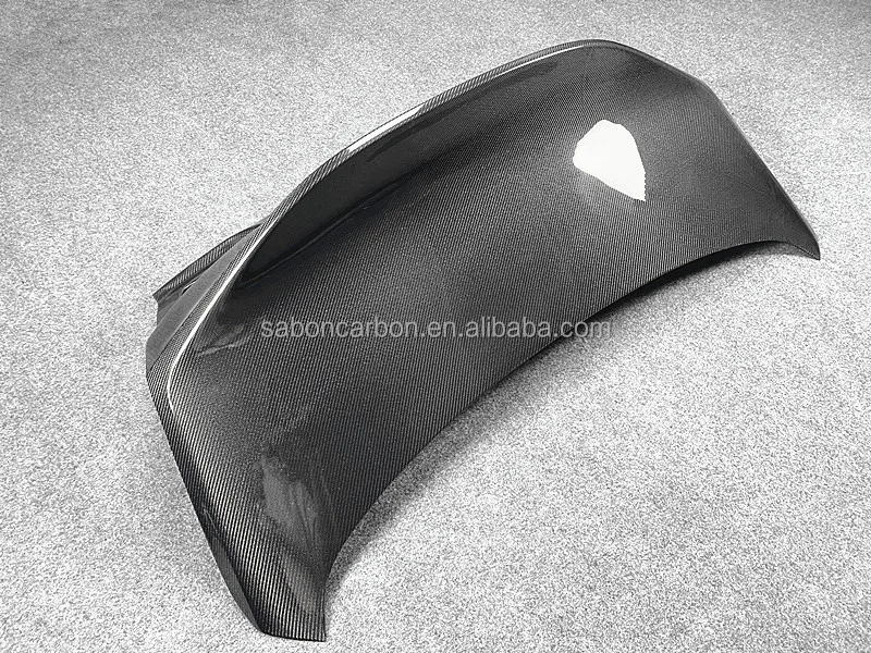 Acabado brillante en fibra de carbono
