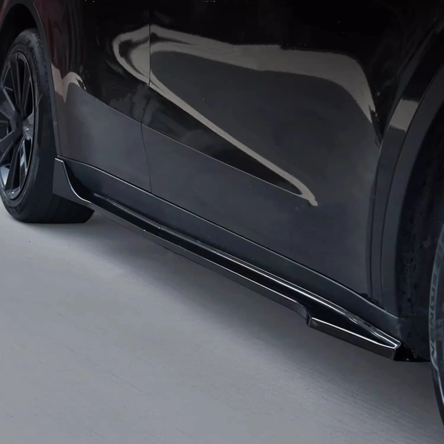 Kit carrocería Tesla Model Y 2021-2023 con labio delantero y faldas laterales - imagen 5