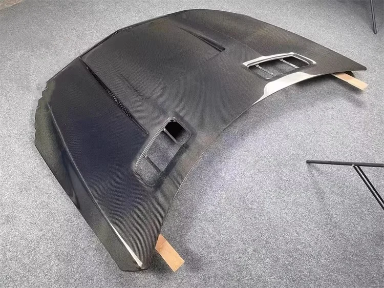 Cubierta de motor de fibra de carbono
