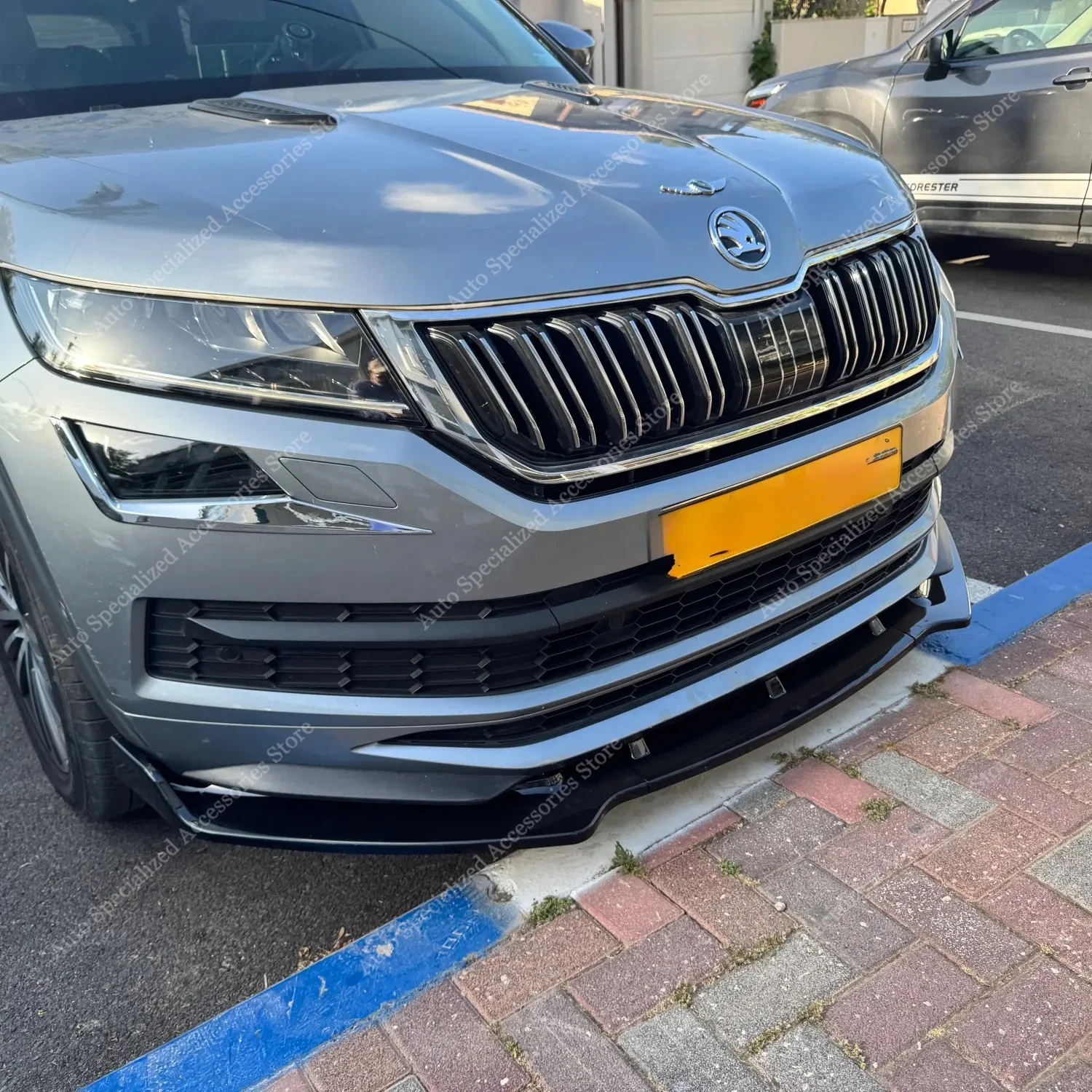 Divisor de paragolpes delantero ABS negro brillo – Skoda Kodiaq - imagen 2