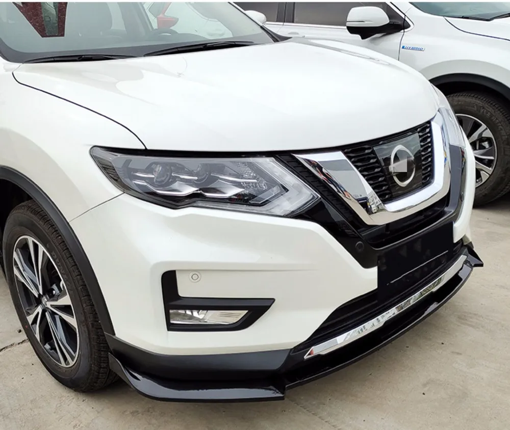 Accesorios de carbono en coche negro