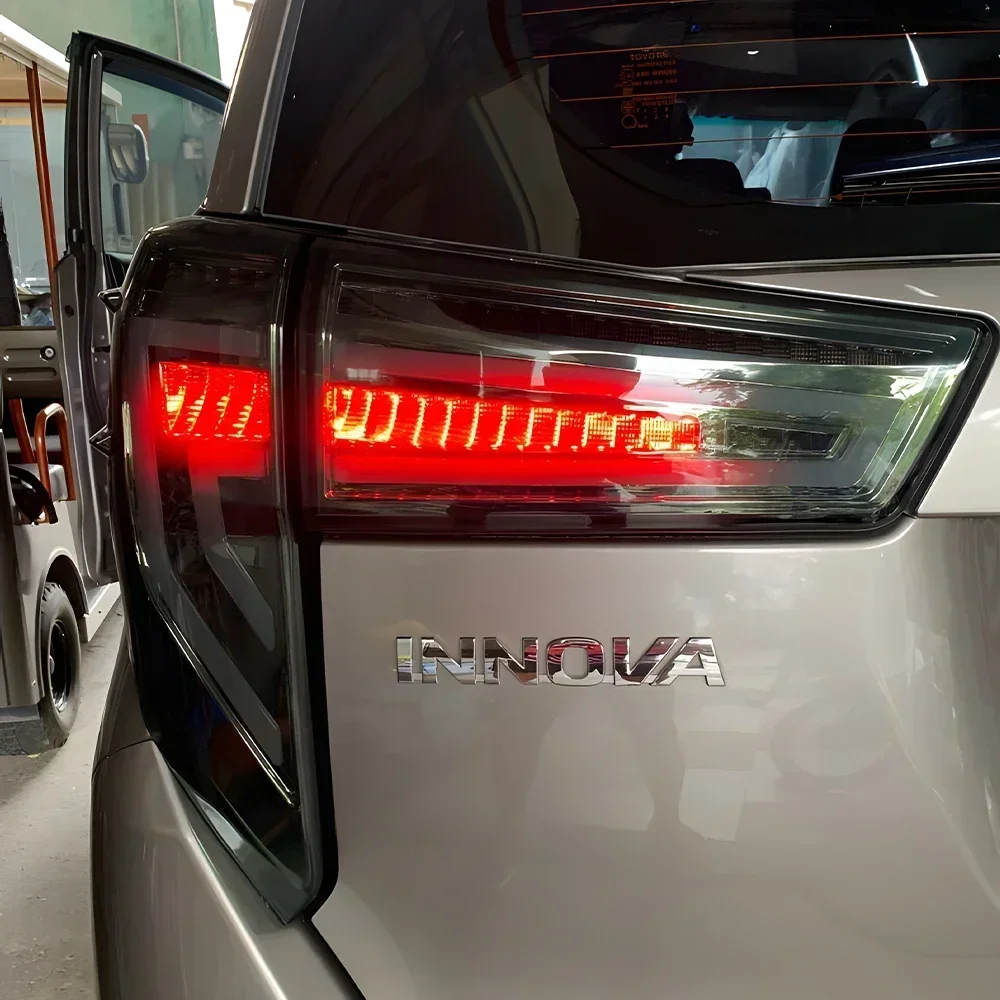 Pilotos traseros LED dinámicos Toyota Innova 2016-2020 - imagen 2