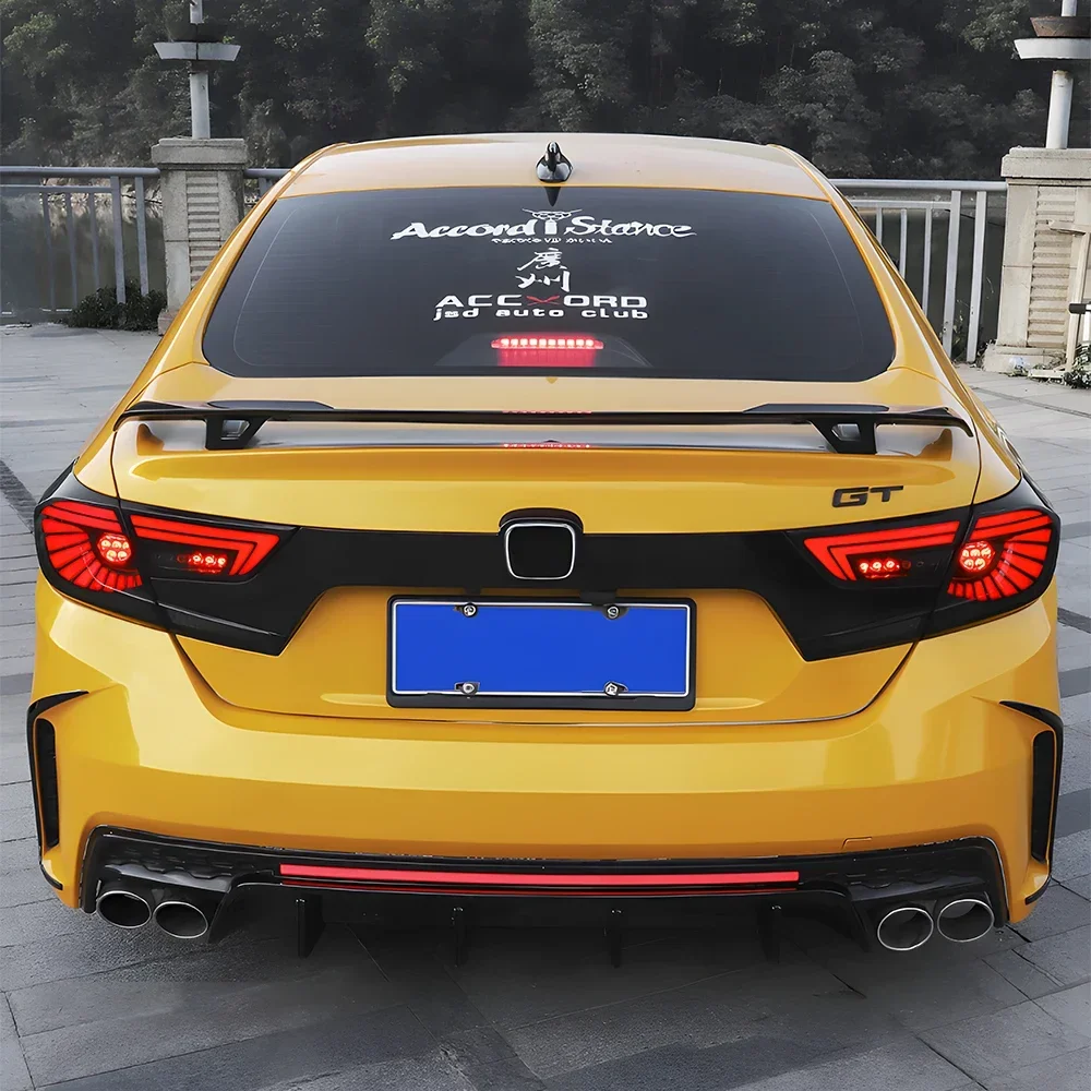 Detalle de conectores y cableado de las luces traseras LED