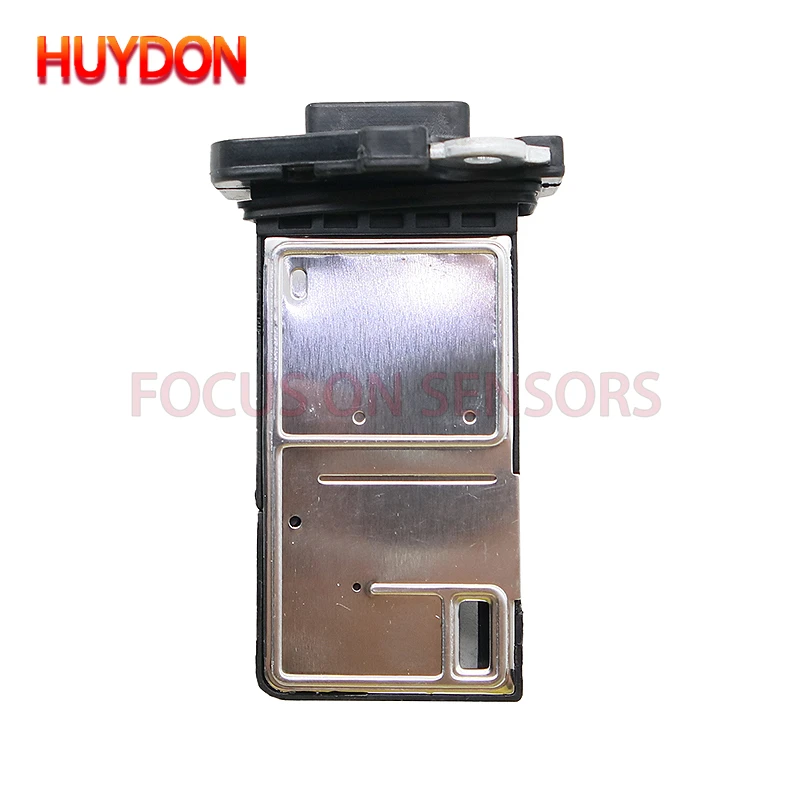 Detalle del conector y cuerpo del sensor MAF