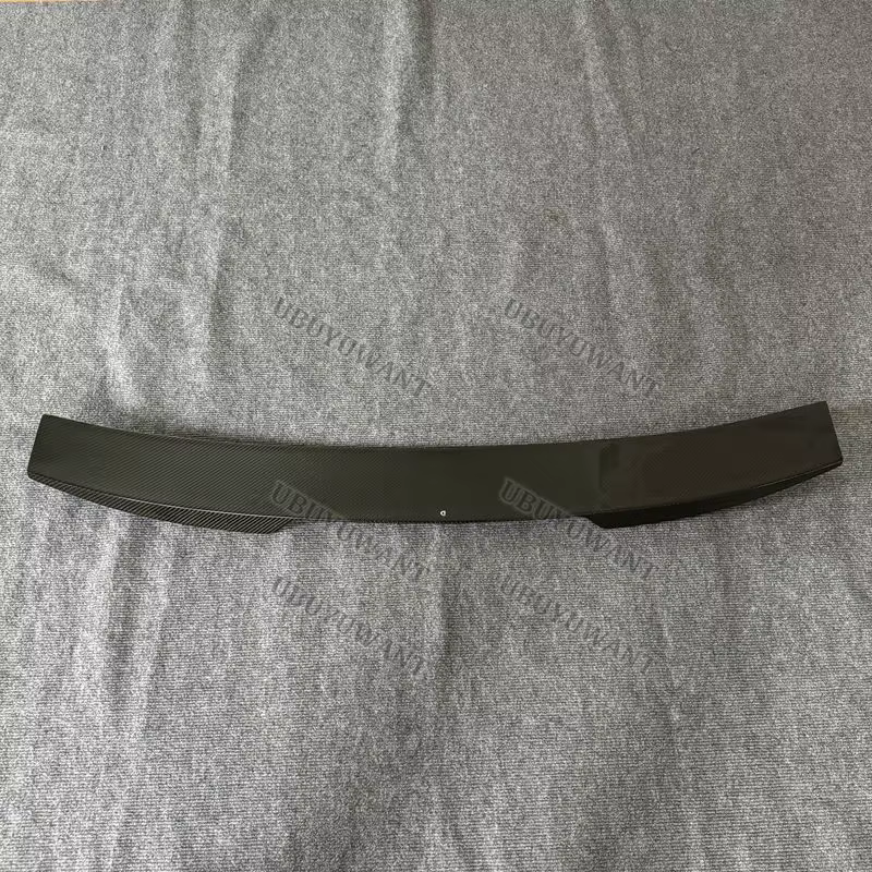 Alerón trasero de fibra de carbono instalado en un BMW Serie 6 GT G32