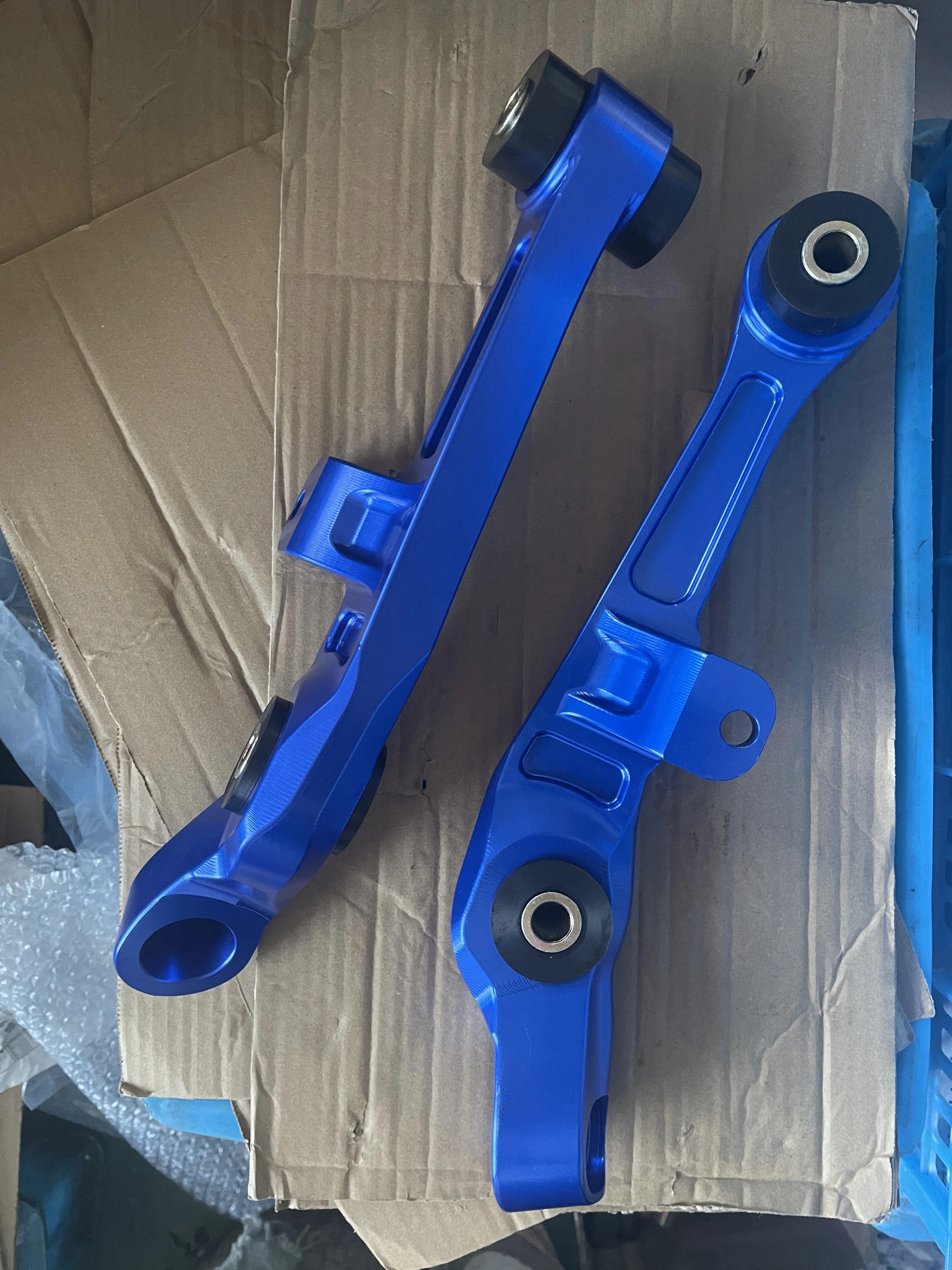 Par de brazos de control delanteros inferiores para Nissan 350Z e Infiniti G35