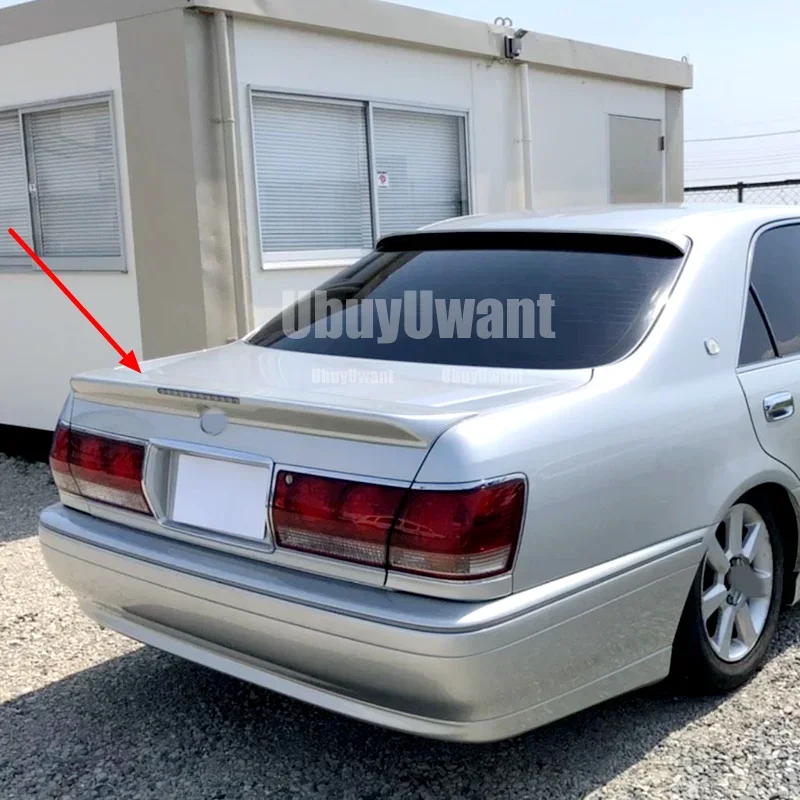Alerón trasero instalado en Toyota Crown Athlete V