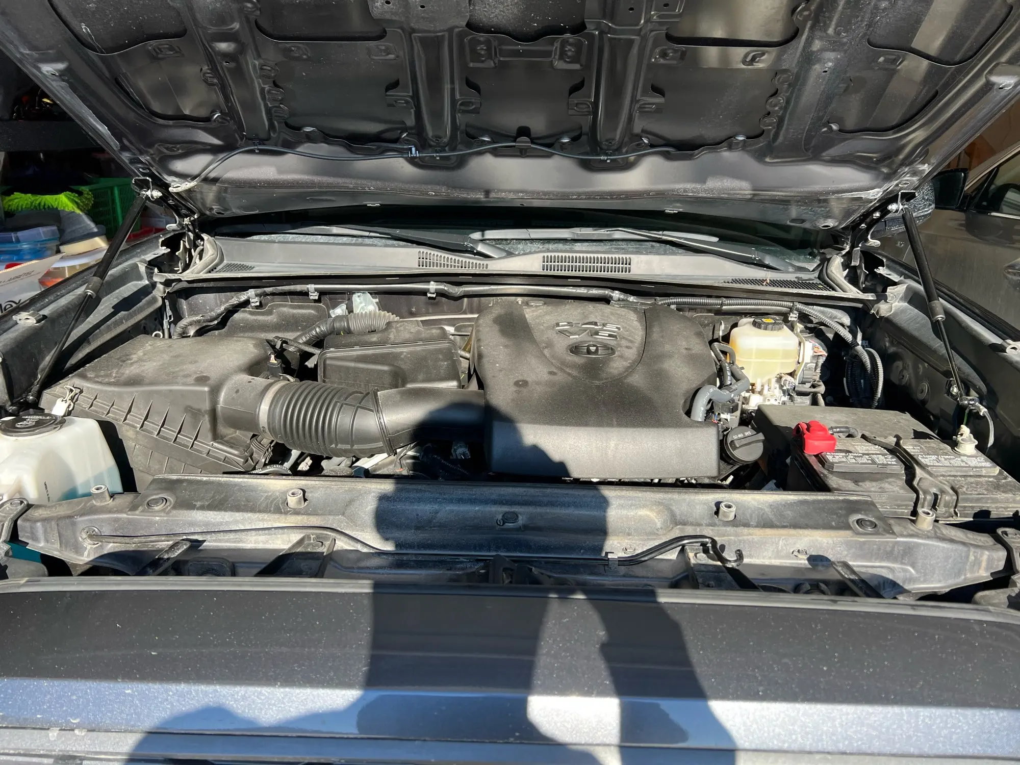 Capó delantero Toyota Tacoma con amortiguadores y soportes 2016-2023 - imagen 2