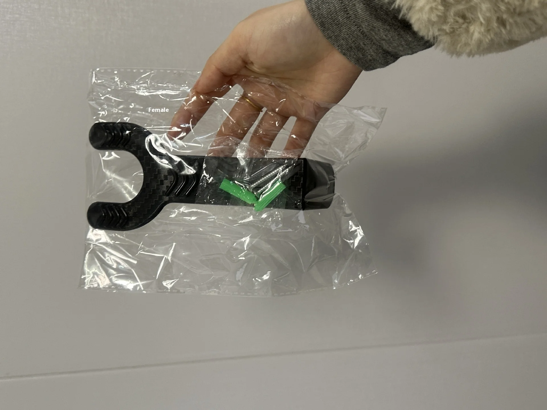 Gancho multifuncional para casco y llaves