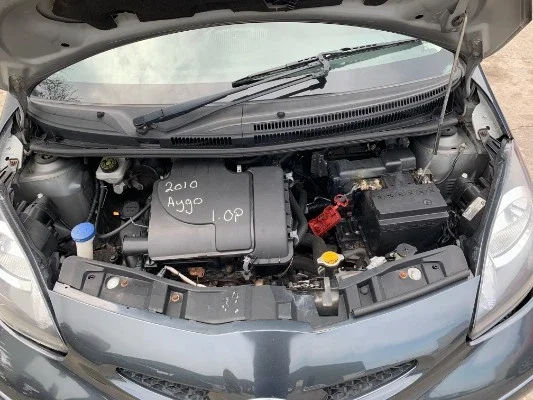 Soporte amortiguador de gas Toyota Aygo AB10 y Peugeot 107 2005-2014
