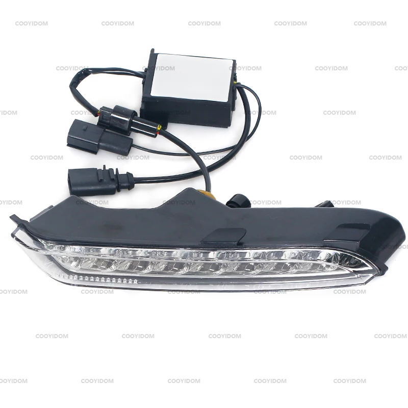 Luz LED delantera con acabado resistente para uso exterior