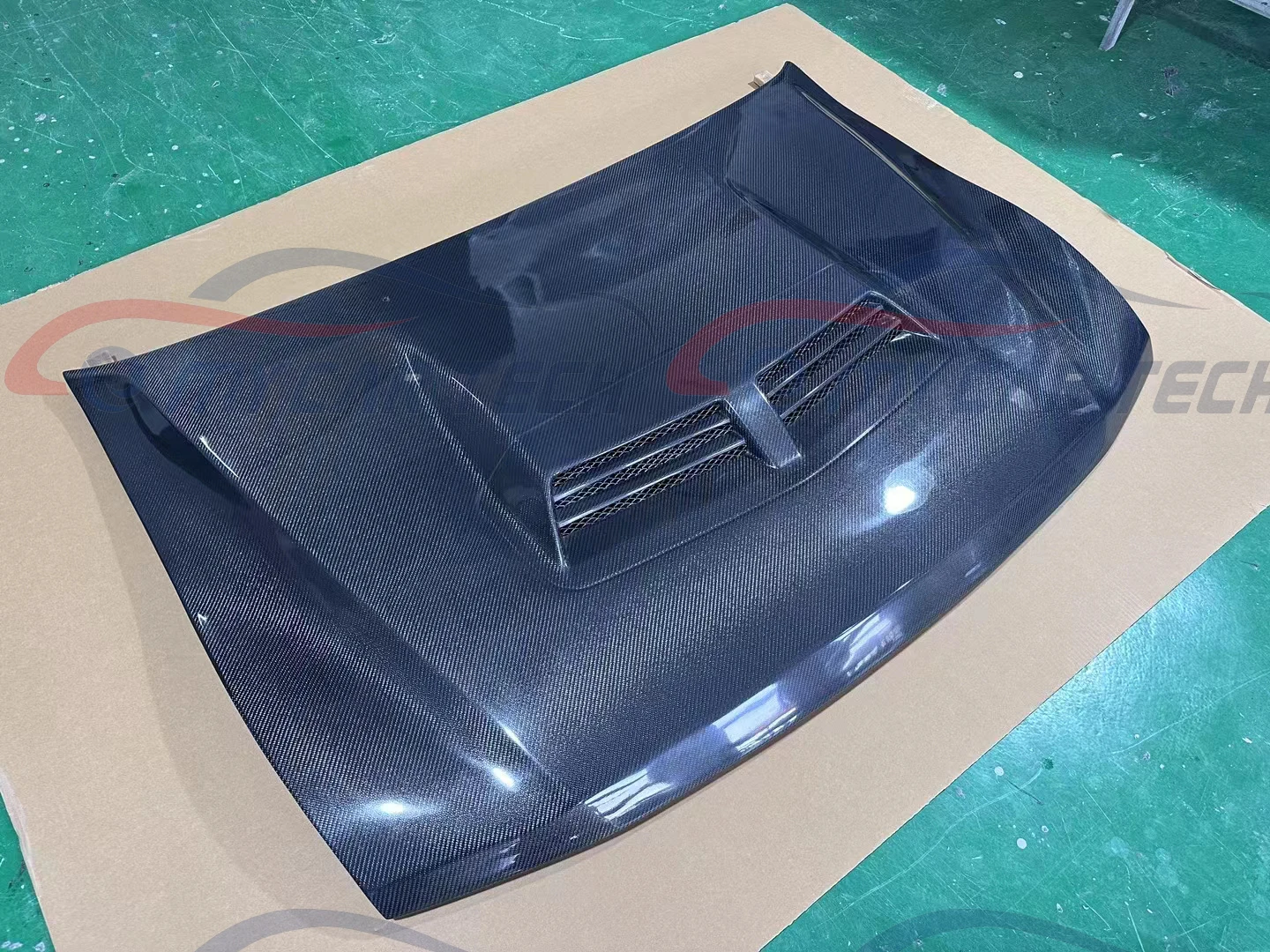 Ángulo lateral del capó de carbono para Pajero