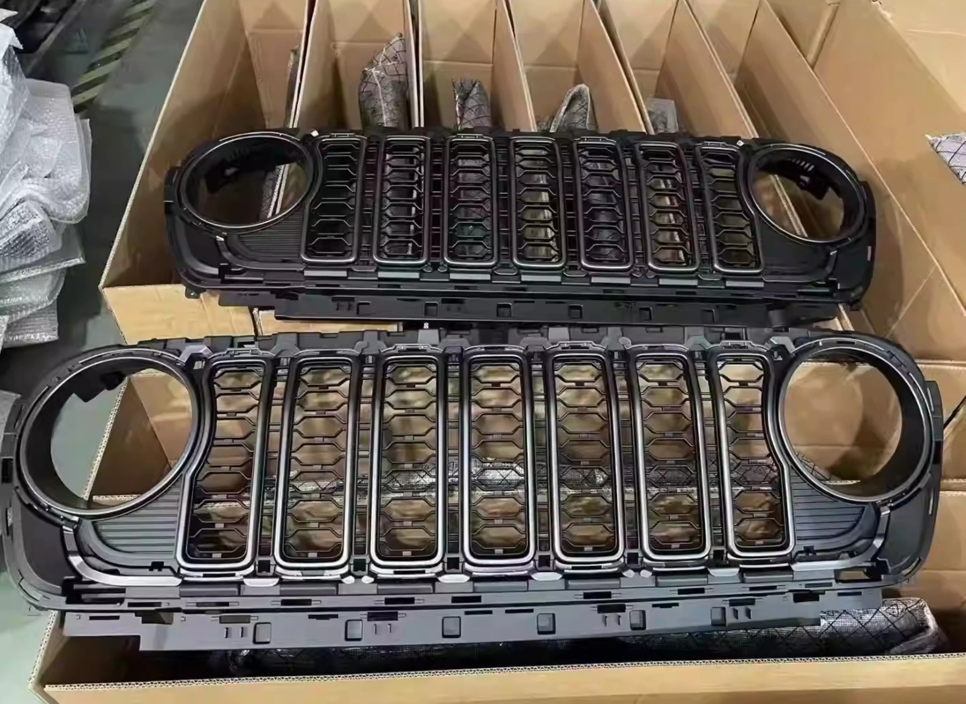 Rejilla delantera para radiador Jeep Wrangler JL 2018-2024 con máscara - imagen 5