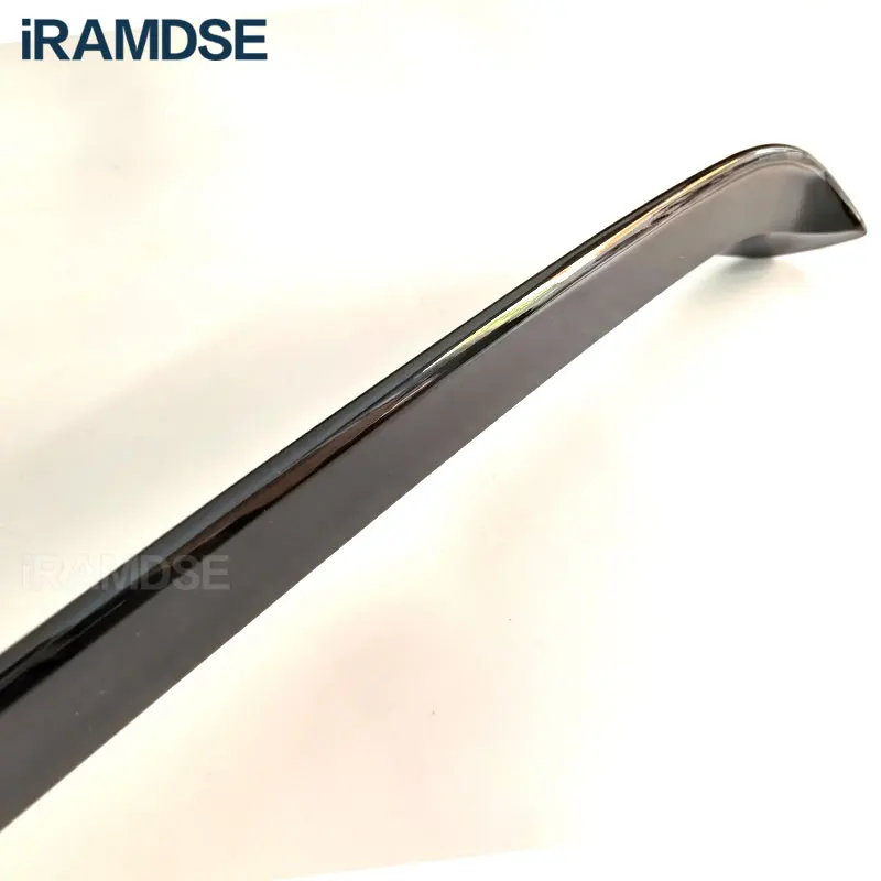 Vista lateral del spoiler negro para Toyota Camry