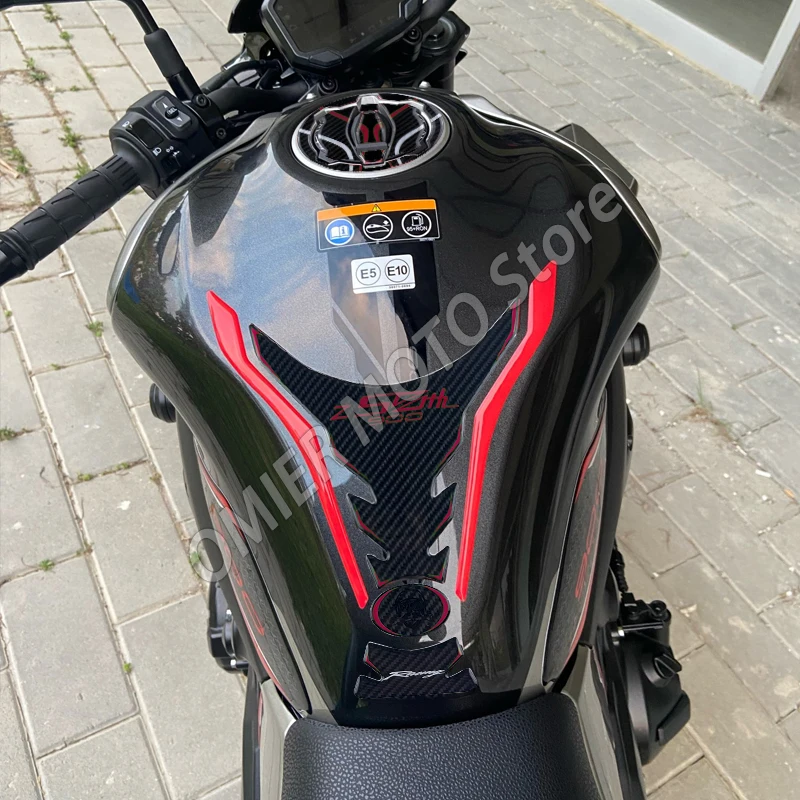 Protector de depósito Kawasaki Z900 SE de fibra de carbono 3D - imagen 4
