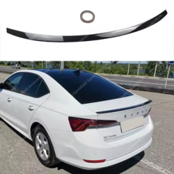 Alerón trasero estilo P negro brillante para Skoda Octavia Mk4