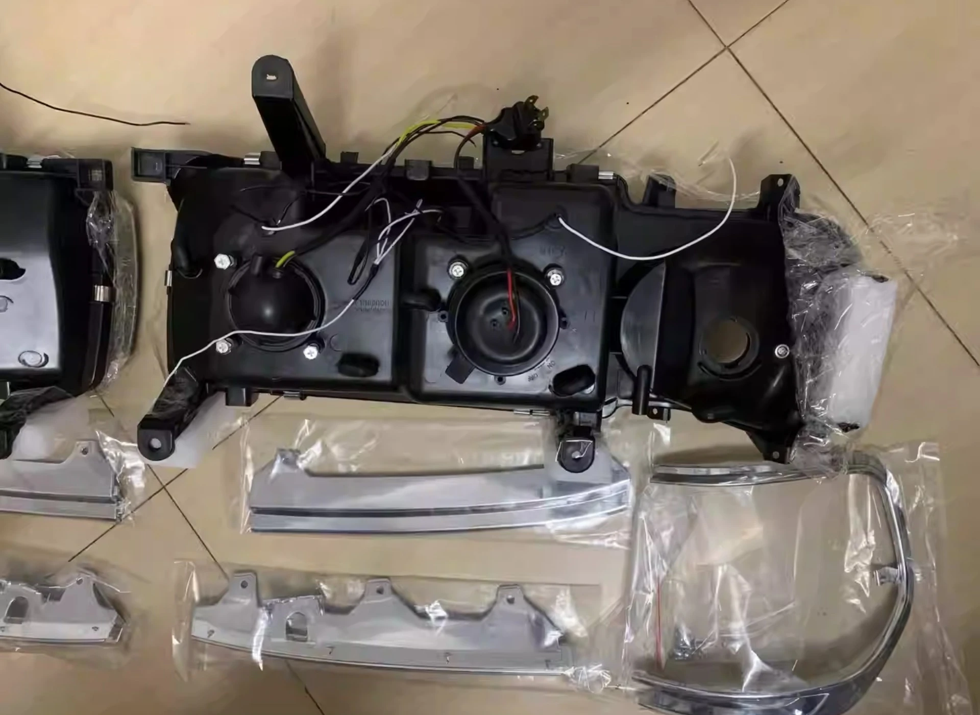 Faro delantero Toyota Land Cruiser FZJ80 con luz diurna e intermitente - imagen 4