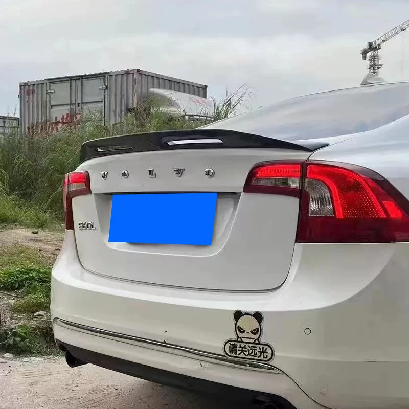 Detalle del diseño del spoiler para Volvo S60