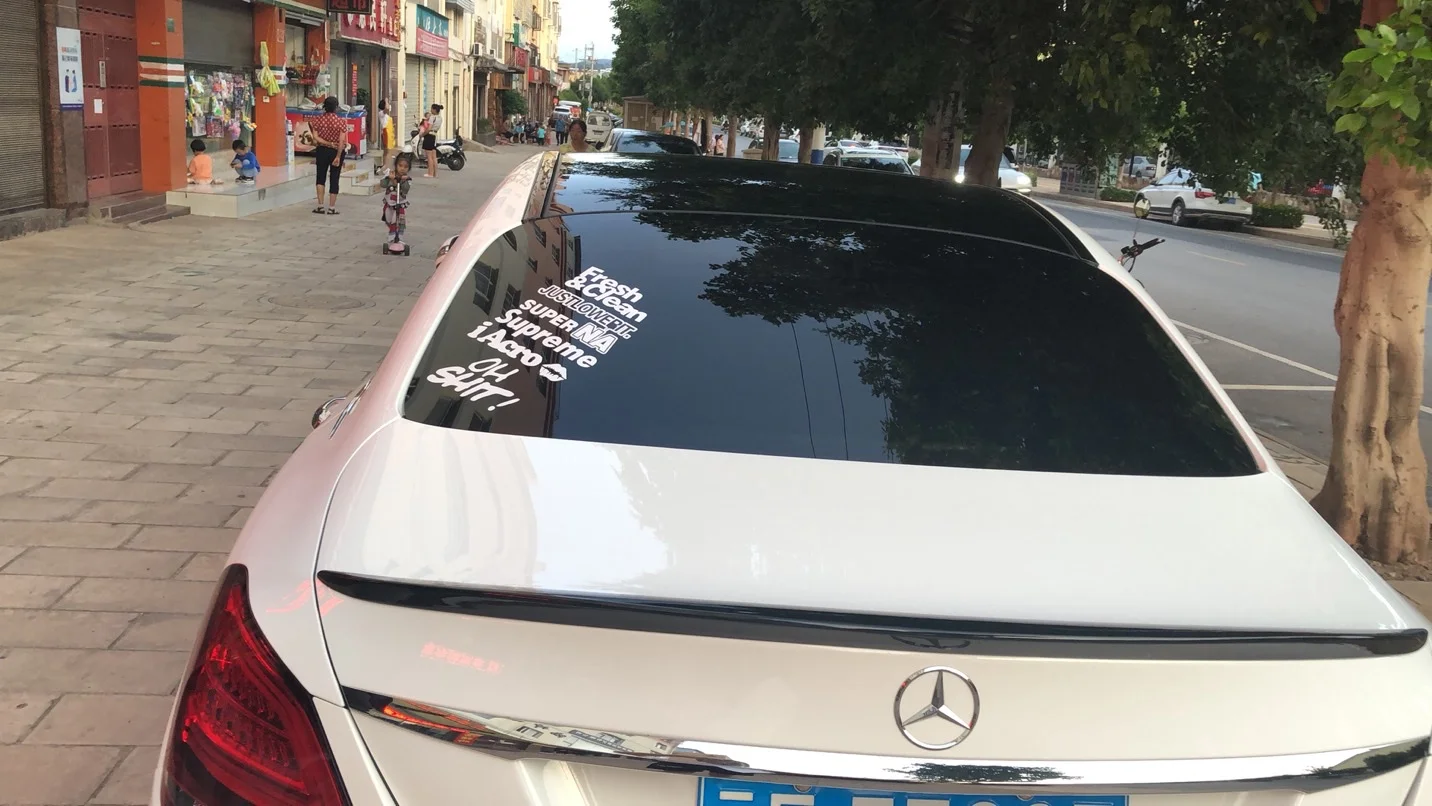 Accesorio de personalización para la parte trasera del vehículo