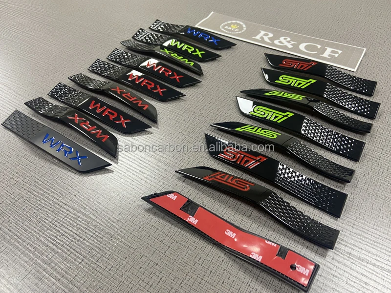 Detalle del acabado del emblema WRX STI