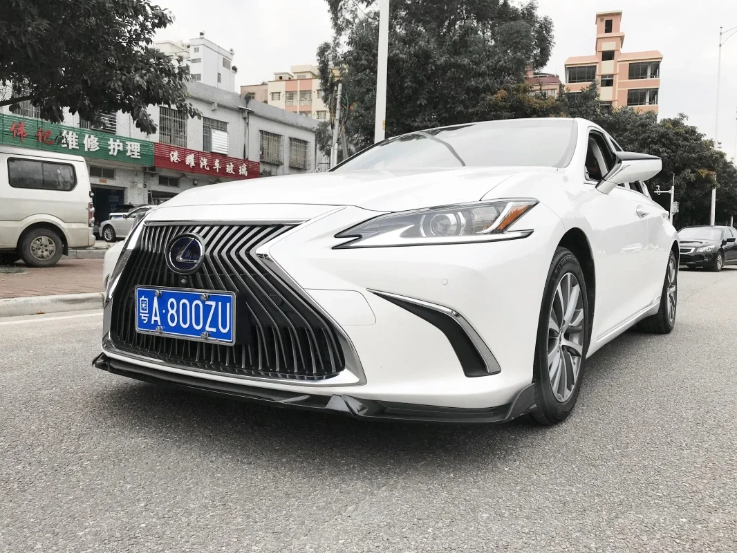 Para Lexus ES 2018 año parachoques delantero de coche kit de carrocería modificación de labio en alerón de parachoques barbilla negra brillante marca de agua de barbilla - imagen 2