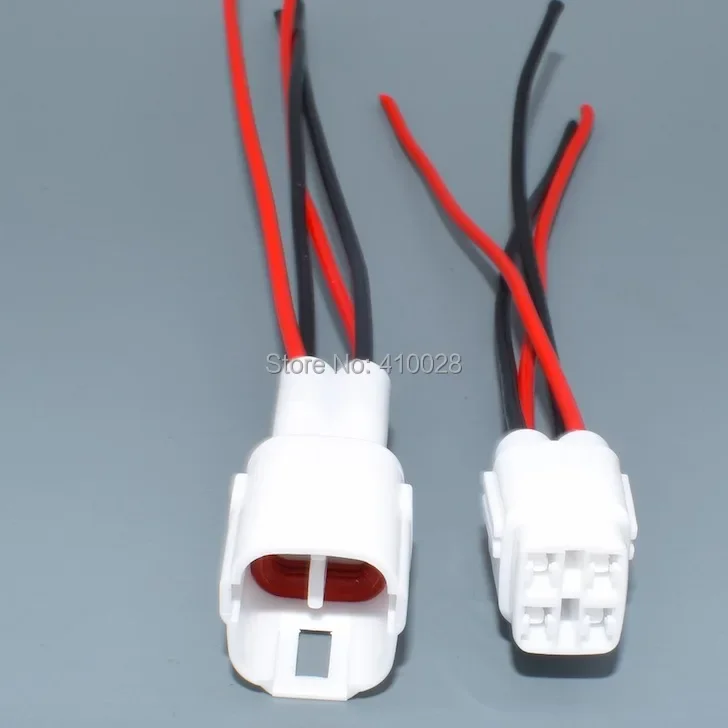 Detalle del conector y los cuatro orificios de montaje